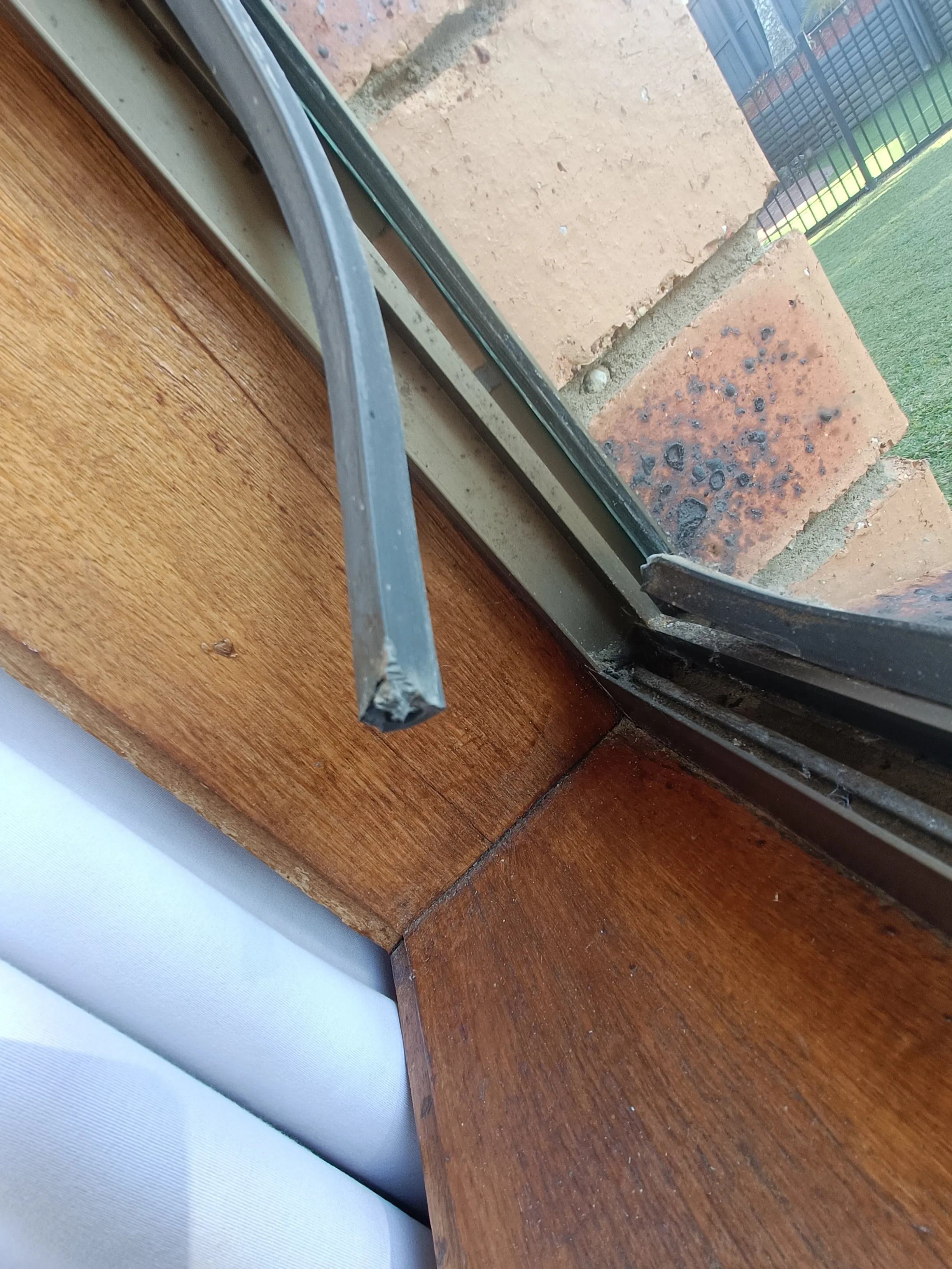 Glazing Wedge Comalco - suits 4mm Glazing Rubber