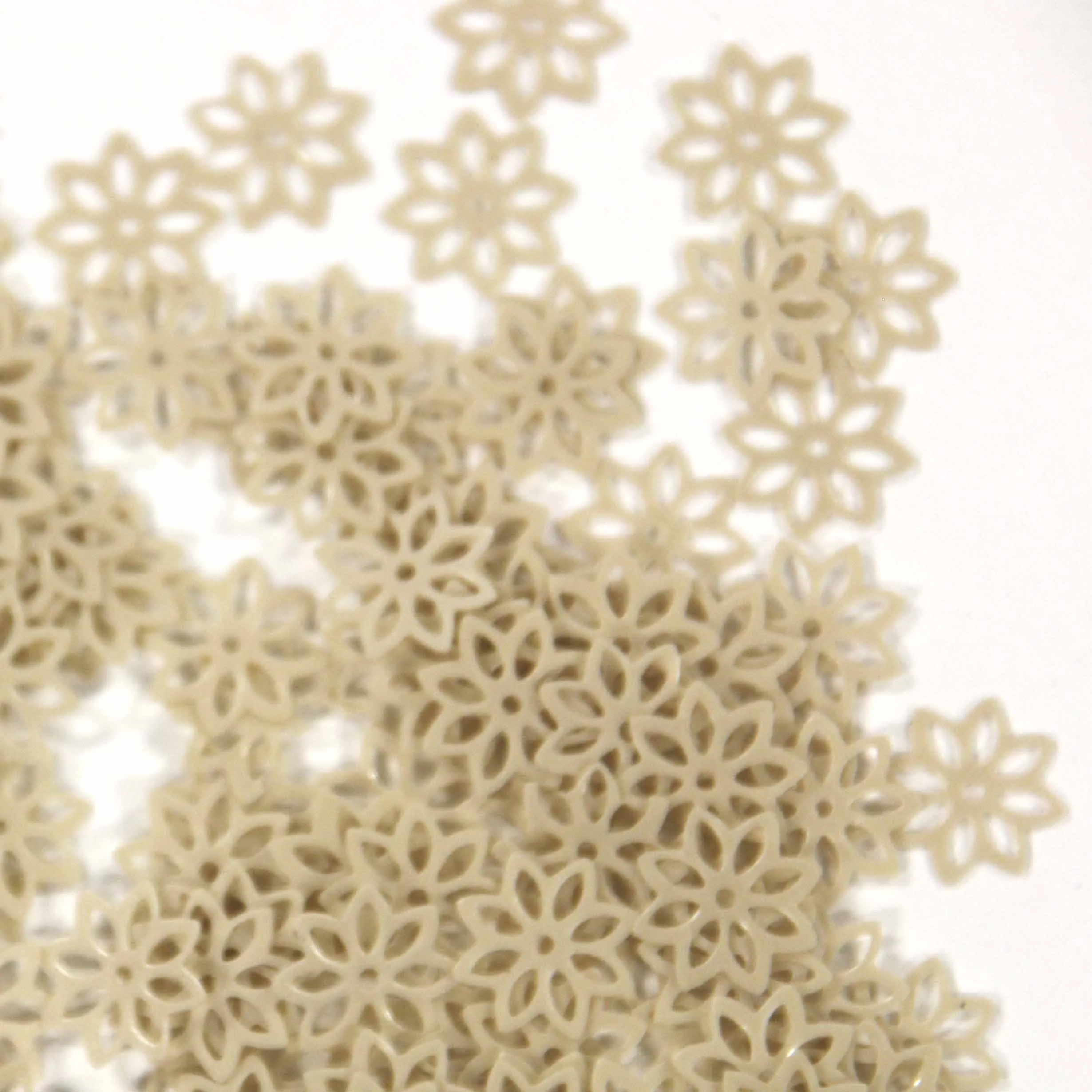 Sequins - Flower - 9mm - Flat - Cream (S91)